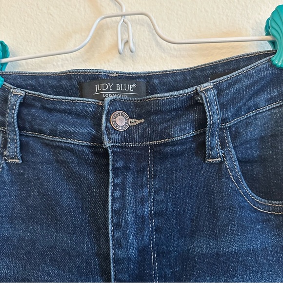 Judy Blue Dark Cropped Black Blue Jeans - Picture 4 of 9